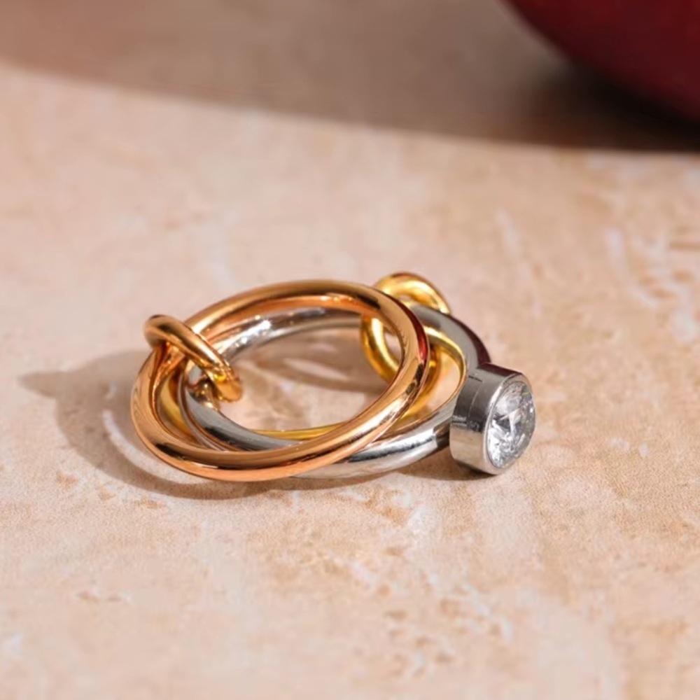 Trinity Style Interlocking Stainless Steel Ring ✨ - Picture 3 of 9